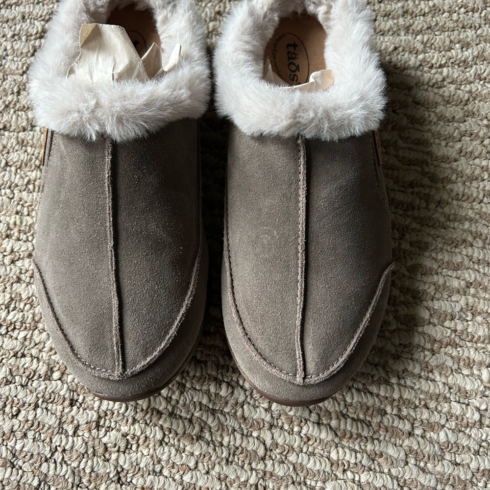 Taos Footwear Taupe Suede Faux-Fur Clog Mules NWT